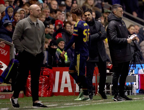 Arteta tỏ rõ thái độ không hài lòng với Dowman. Ảnh: Carl Recine/Getty Images.