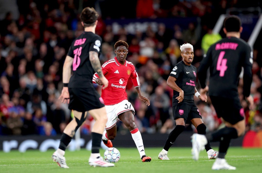 Mainoo không phải là cứu tinh của tuyến giữa Man Utd. Ảnh: EPA IMAGES. 