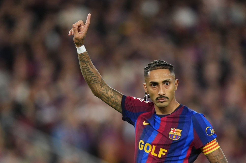 Raphinha là đầu tàu trên hàng công Barca. Ảnh: EPA.