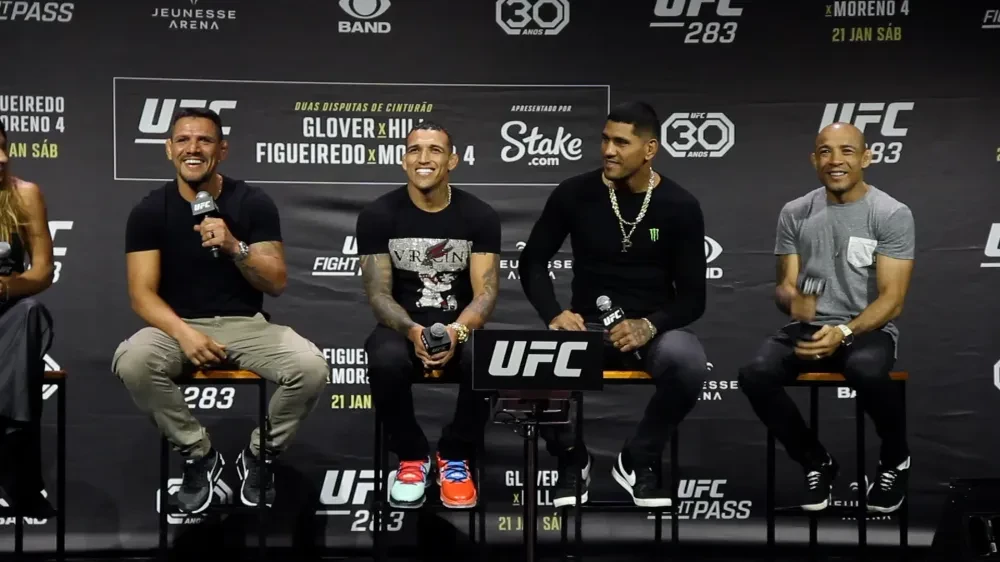Charles Oliveira và Alex Pereira