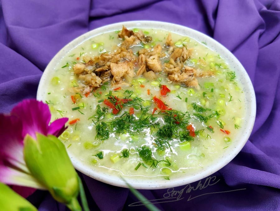 Canh củ Hải Phòng có độ sánh dẻo tự nhiên, kết hợp vị ngọt của tôm và hương thơm của rau gia vị.