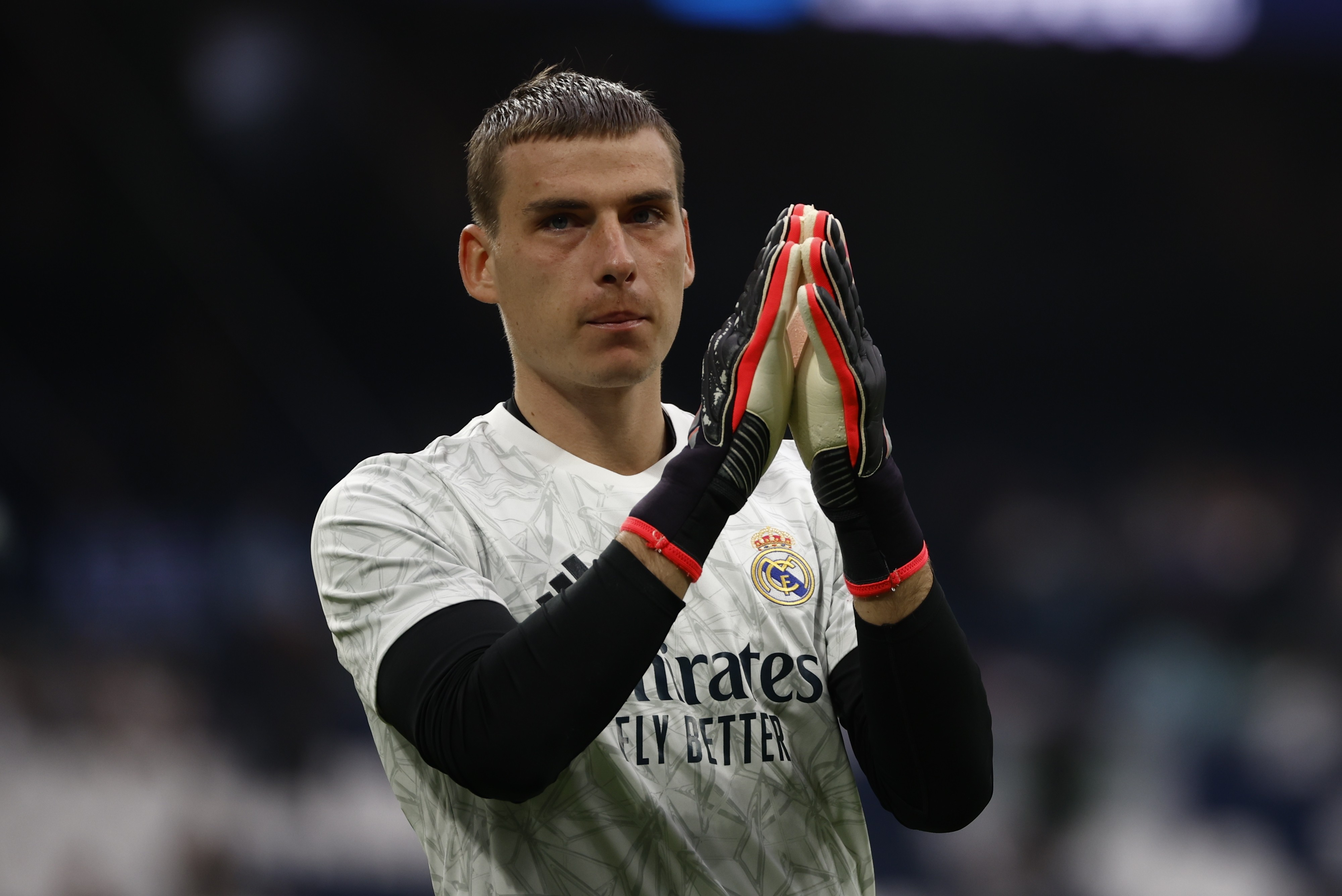 Andriy Lunin sẵn sàng đóng vai phụ tại Real Madrid. Ảnh: EPA/Daniel Gonzalez