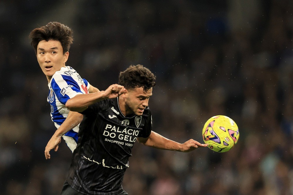 Hwang In-beom đang chơi tốt cho Porto. Ảnh: EPA.