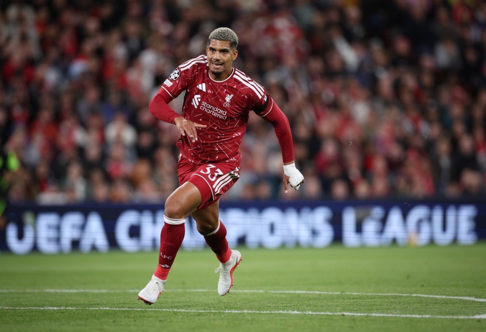 Liverpool có thể sẽ kích hoạt điều khoản mua đứt Ronald Araujo sớm hơn dự kiến. Ảnh: EPA/Adam Vaughan.