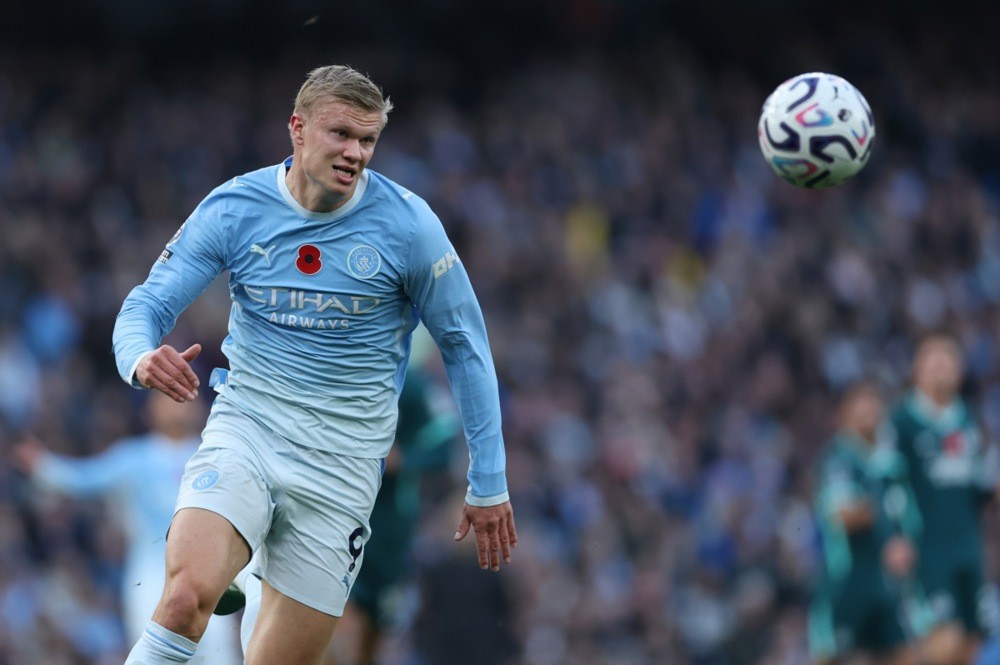 Man City gặp vô vàn khó khăn trước Brighton. Ảnh: EPA.