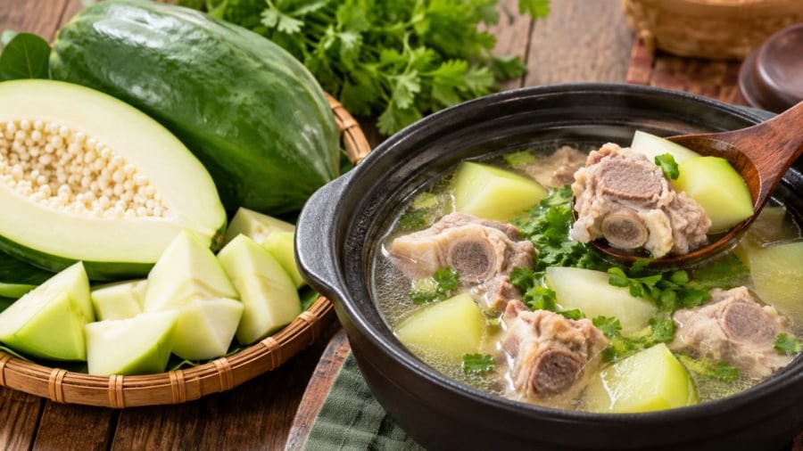 Đu đủ xanh thường được cho hầm xương