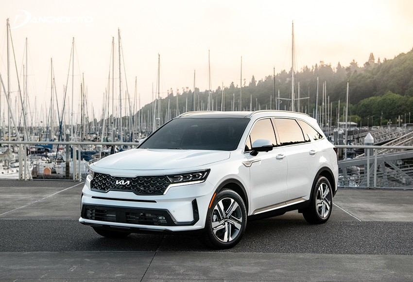 luoi-tan-nhiet-kia-sorento-2022-thiet-ke-rong-vuong-van-nam-tinh-hon-1676540792.jpg