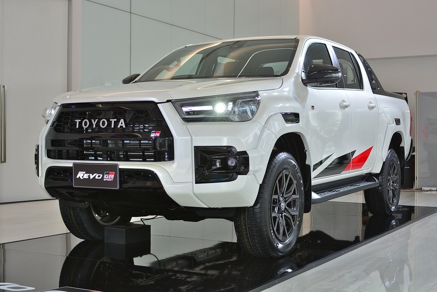 2021-toyota-hilux-gr-sport-high-floor-thailand-live-1-1-1677214255.jpg