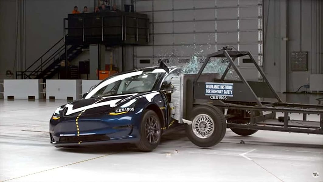 iihs-tougher-side-impact-test1-1677207499.jpg