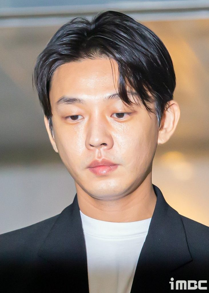 yoo-ah-in-cui-dau-xin-loi-2-1679989213.jpg