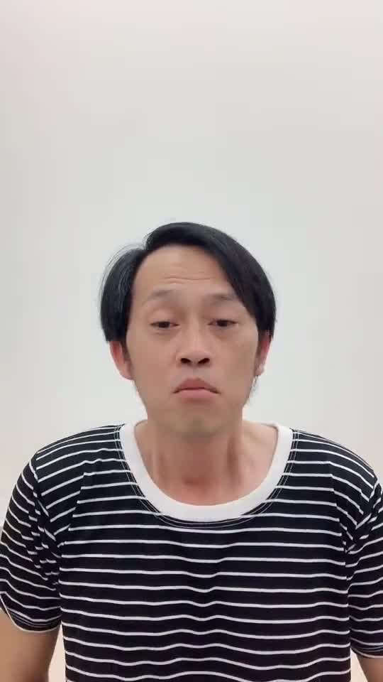 hoai-linh-xuat-hien-gay-sop-mat-lo-do-ngoi-hat-nhac-cua-hoai-lam-1676436628.mp4