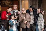 Xuân Hinh hát OST “Lão Ông Cưới Vợ”, góp phần tạo nên không khí rộn ràng rất Tết của “Mùi Phở”