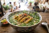 Thả thứ náy vào nấu miến gà: Miến dai giòn sần sật để lâu không lo nát