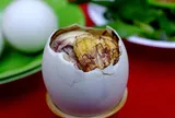 Ai cũng ăn trứng vịt lộn để có canxi, protein mà không biết phần bổ nhất hay bị vứt bỏ: Đó là phần nào?
