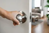 Một vật trong nhà mà hầu như ai cũng chạm vào mỗi ngày nhưng rất ít khi vệ sinh