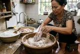 Làm sạch lòng lợn chỉ cần dùng loại bột rẻ tiền, sạch nhanh, không mùi tanh