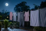 Tháng 7 âm càng nhớ lời người xưa dặn: Vì sao không nên phơi quần áo buổi tối?