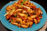 Rang tôm mà cho thứ này, tôm sẽ bị mềm, kém giòn nhiều người không biết bảo sao món ăn chẳng ngon
