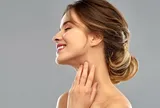 5 thói quen giúp vùng cổ chậm lão hóa và luôn mịn màng