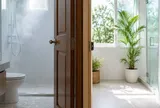 Nên đóng hay mở cửa phòng tắm sau khi tắm xong?