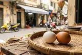 Trứng vỏ đỏ hay vỏ trắng mới tốt? Đáp án từ lão nông khiến ai cũng giật mình