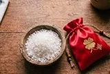 Các cụ dặn: Tháng 7 âm ra đường nhớ mang 7 thứ này bên người để tránh xui xẻo