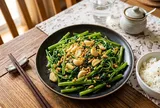 Mẹo xào rau muống xanh mướt, dậy mùi thơm