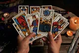 Bói bài tarot: Bạn nên tiếp tục công việc hiện tại hay tìm một hướng đi mới?