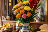Bàn thờ không thể thiếu lọ hoa: Đặt lọ hoa ở bên trái hay bên phải?