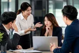 Giao tiếp kiểu này ở công sở khiến người Giỏi cũng khó thăng tiến, càng nói càng dễ mất điểm