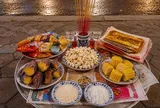 Cách rải muối gạo sau khi cúng cô hồn: Nhiều người làm sai mà không biết