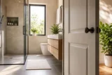 Cửa nhà tắm nên đóng hay mở khi không dùng?