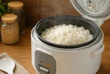 Nấu cơm điện: Khi nút Cook chuyển sang Warm, bao lâu nên mở nồi?