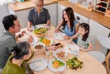 Thế hệ “sandwich”: Khi sự tự chủ tài chính trở thành món quà dành cho gia đình