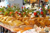 Cận Rằm tháng Bảy, người dân Hà Nội sắm sửa đủ mọi mặt hàng, giá cả tăng vọt, gà cánh tiên đắt nhất chợ