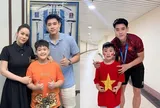 2 con sao chụp ảnh với Đình Bắc của tuyển Việt Nam: Nhật Kim Anh khoe hình thân thiết, Bo nhà Hòa Minzy gọi to "chú Bắc"