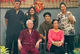 NSND Hồng Vân đón lễ Vu Lan bên bố mẹ ruột là cặp đôi Viện trưởng - Kỹ sư Hóa học, tuổi U90 vẫn minh mẫn