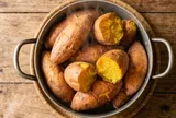 Luộc khoai thêm thứ này, khoai thơm ngon, ngọt lừ