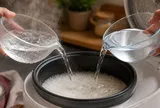 Nấu cơm bằng nước nóng hay nước nguội ngon hơn?
