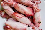 Luộc mực, người cho sả người lại thêm quất, đây là cách cực hay của dân biển giúp mực cực giòn ngon