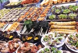 Ở Quảng Ninh có khu chợ sầm uất nhất định phải ghé qua dịp 2/9: Bán hải sản ngon bổ rẻ, là "thiên đường ẩm thực" ai cũng mê