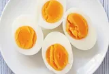 Trứng luộc nên cho vào nước lạnh hay nước sôi sẽ dễ bóc vỏ? Bất ngờ 5 đầu bếp đều có chung một câu trả lời này!