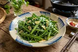 Mỹ xếp bồ công anh vào nhóm rau giàu dinh dưỡng, Việt Nam mọc đầy nhưng nhiều người chỉ xem là cỏ dại
