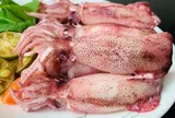 Luộc mực đừng chỉ cho nước lã, thêm nguyên liệu này khử tanh cực tốt, ăn ngọt lịm