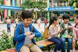 Con bỗng nói toàn những từ cha mẹ không hiểu, đòi đồ giống bạn: Đằng sau có thể là một nỗi lo rất khác