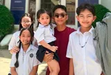Phan Hiển một mình đưa 3 con đi khai giảng khi Khánh Thi vắng nhà, nam kiện tướng được khen đảm đang
