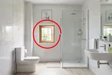 Có nên làm cửa sổ trong nhà vệ sinh?