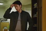 Nửa đêm vô tình nghe vợ gọi điện cho bố dượng, tôi ngỡ ngàng khi biết bộ mặt thật của ông