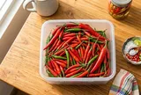 Cách bảo quản ớt tươi cả năm, không lo khô héo hay nhũn nát