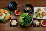 Chả mực Hạ Long ăn cùng Xôi nếp, Bánh cuốn hay Cơm trắng: Đâu mới là "chân ái" cho bữa ăn hiện đại?